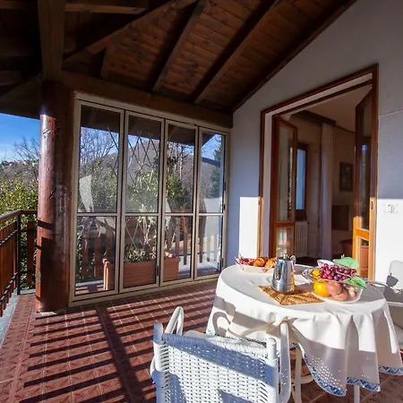 Apartment Sleeps 4 Arizzano