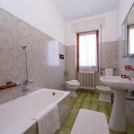 Sleeps 4 Apartment Arizzano