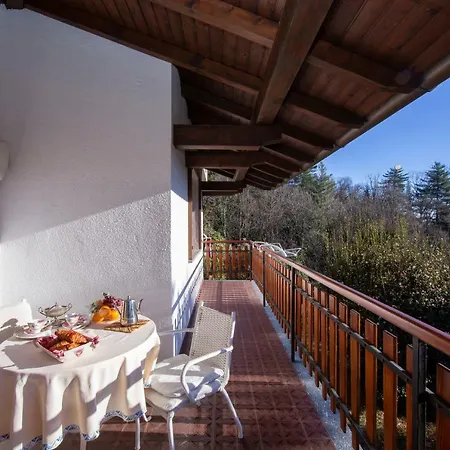 Sleeps 4 Apartment Arizzano